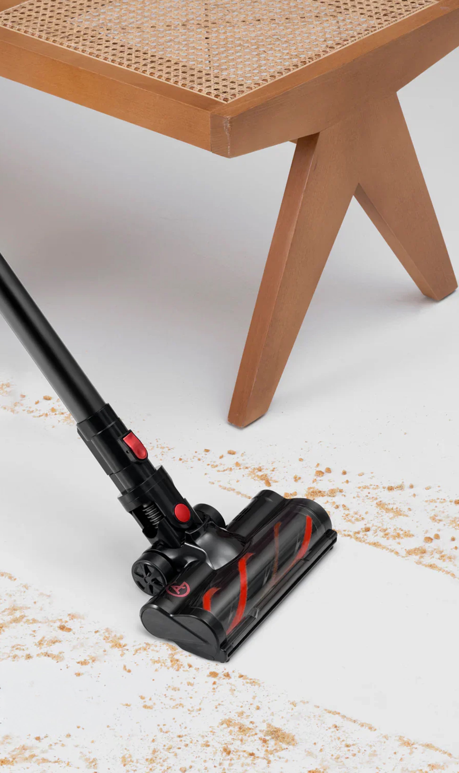 Aspirapolvere AG. Rosso ossidiana. Con tubo flessibile e asta pieghevole.